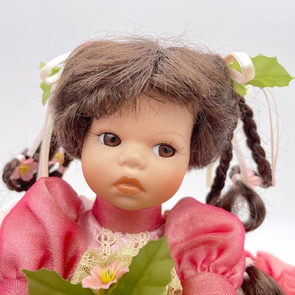 Seymour Mann Doll Connoiseur Collection Musical Erin Porcelain Plays "Aura Lee" - Picture 13 of 16